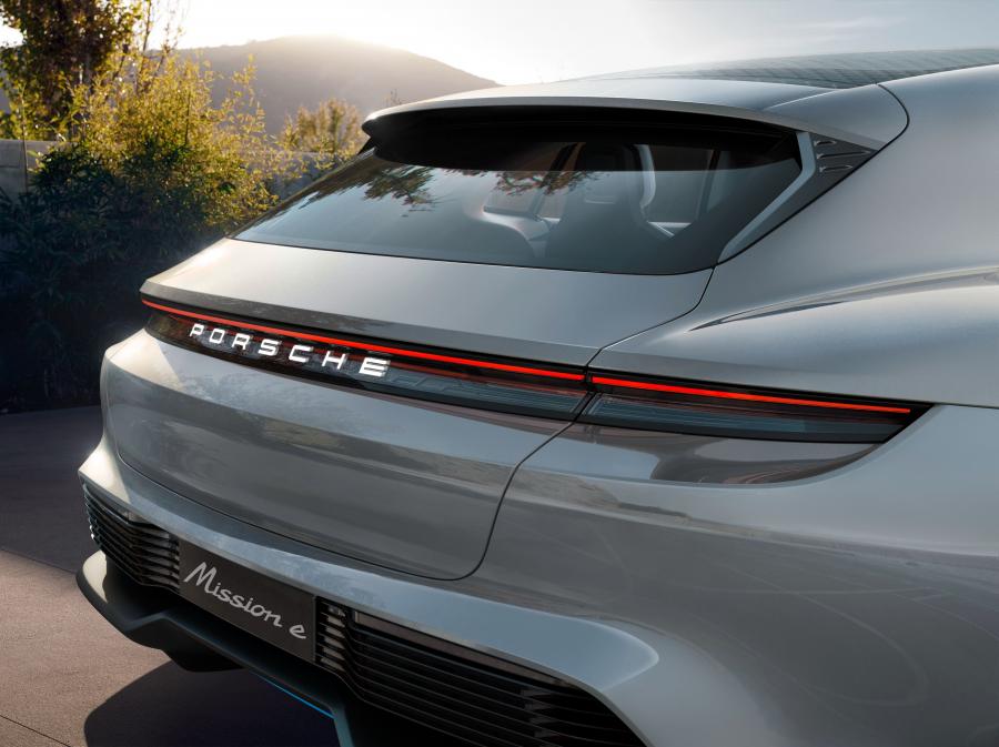 Детали экстерьера Porsche Mission E Cross Turismo 2018 года  (фото 6 из 66)